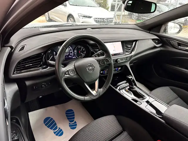 Opel Insignia view 10