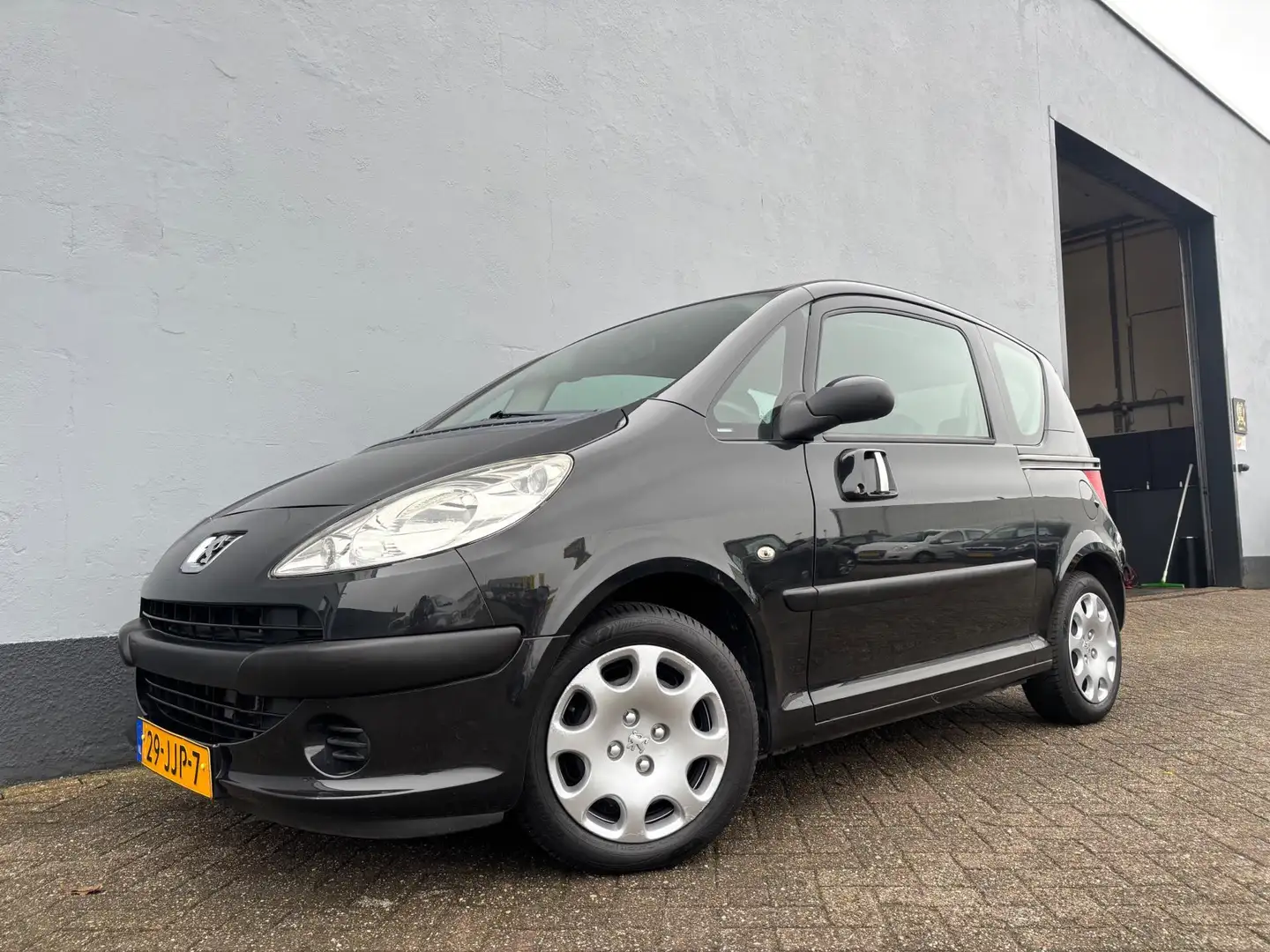 Peugeot 1007 1.4 Urban - Airco Schwarz - 1