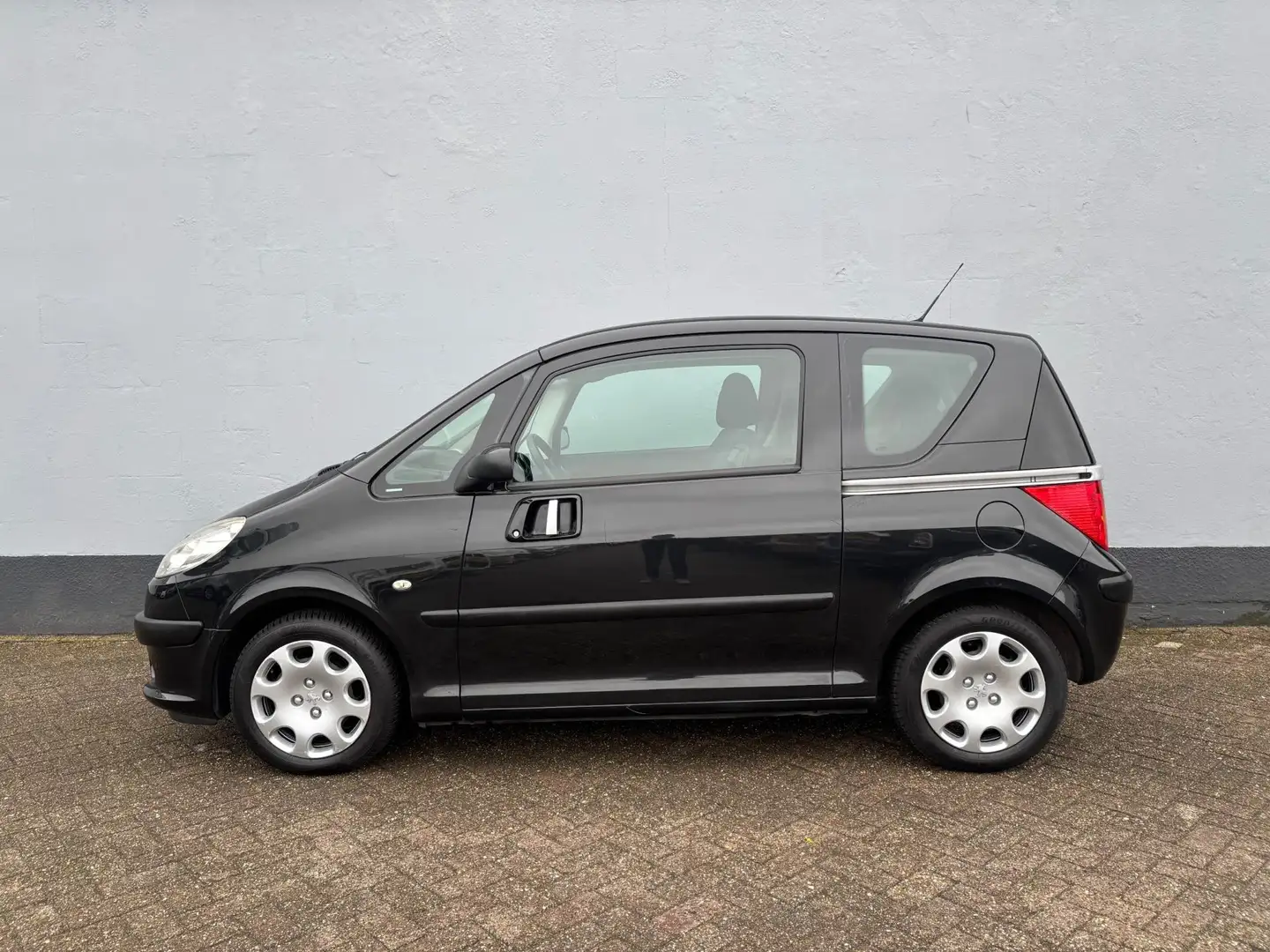 Peugeot 1007 1.4 Urban - Airco Schwarz - 2