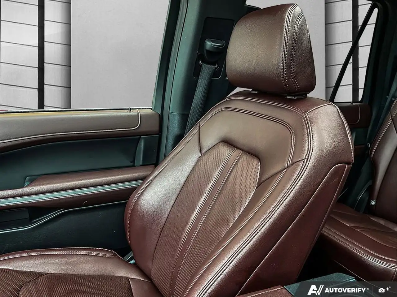Ford Expedition снимка Ford Expedition