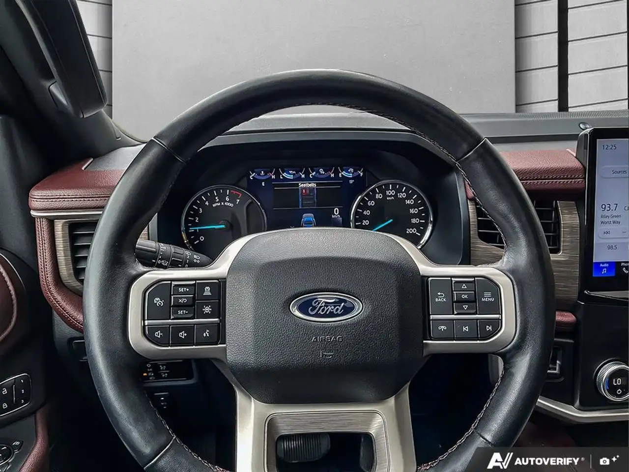 Ford Expedition снимка Ford Expedition