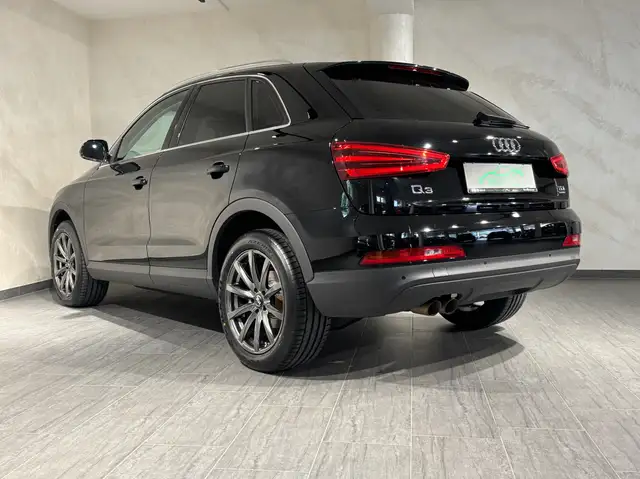 Audi Q3 view 14