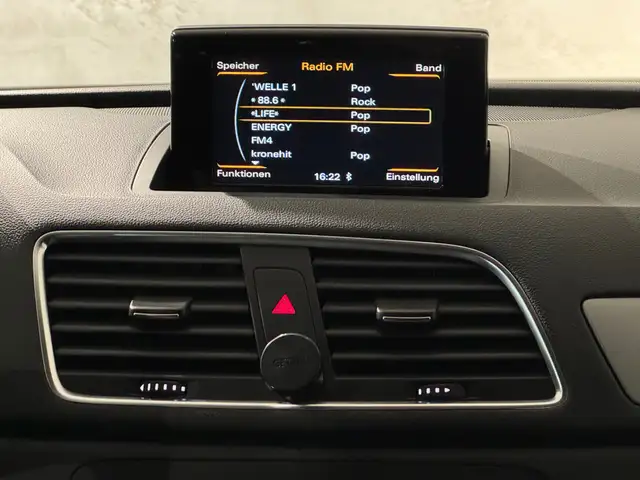 Audi Q3 view 23