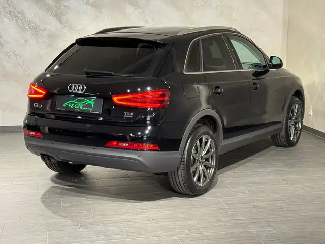 Audi Q3 view 11