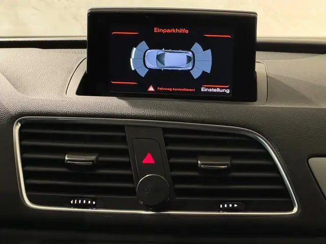 Audi Q3 view 24