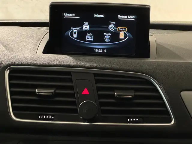 Audi Q3 view 25