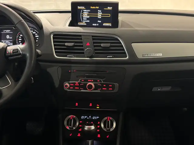 Audi Q3 view 22