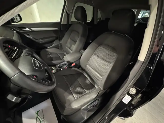Audi Q3 view 18