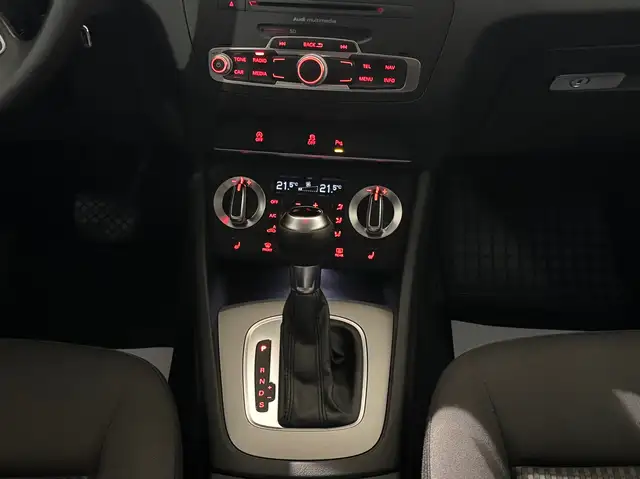 Audi Q3 view 21