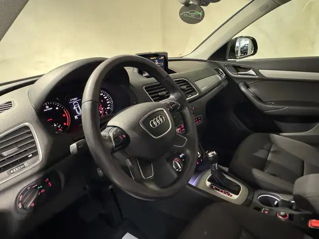 Audi Q3 view 20