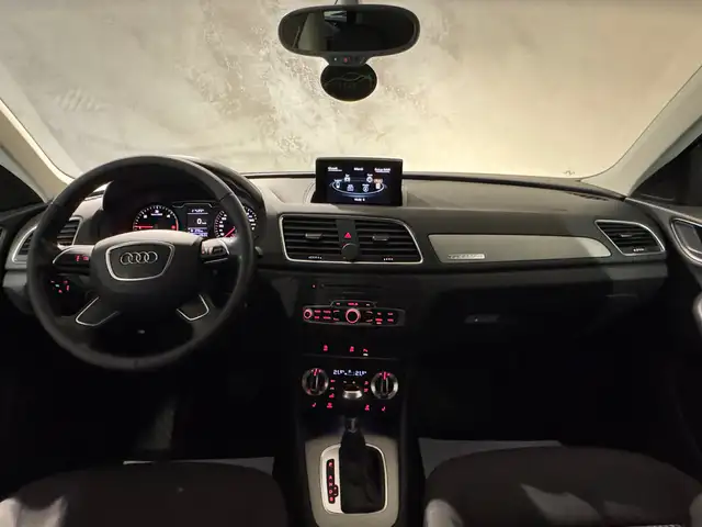 Audi Q3 view 26