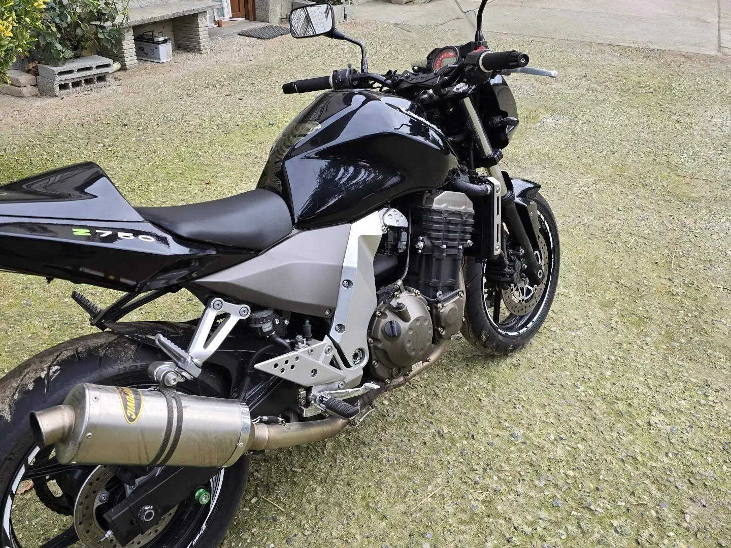Kawasaki Z 750 Negro - 2