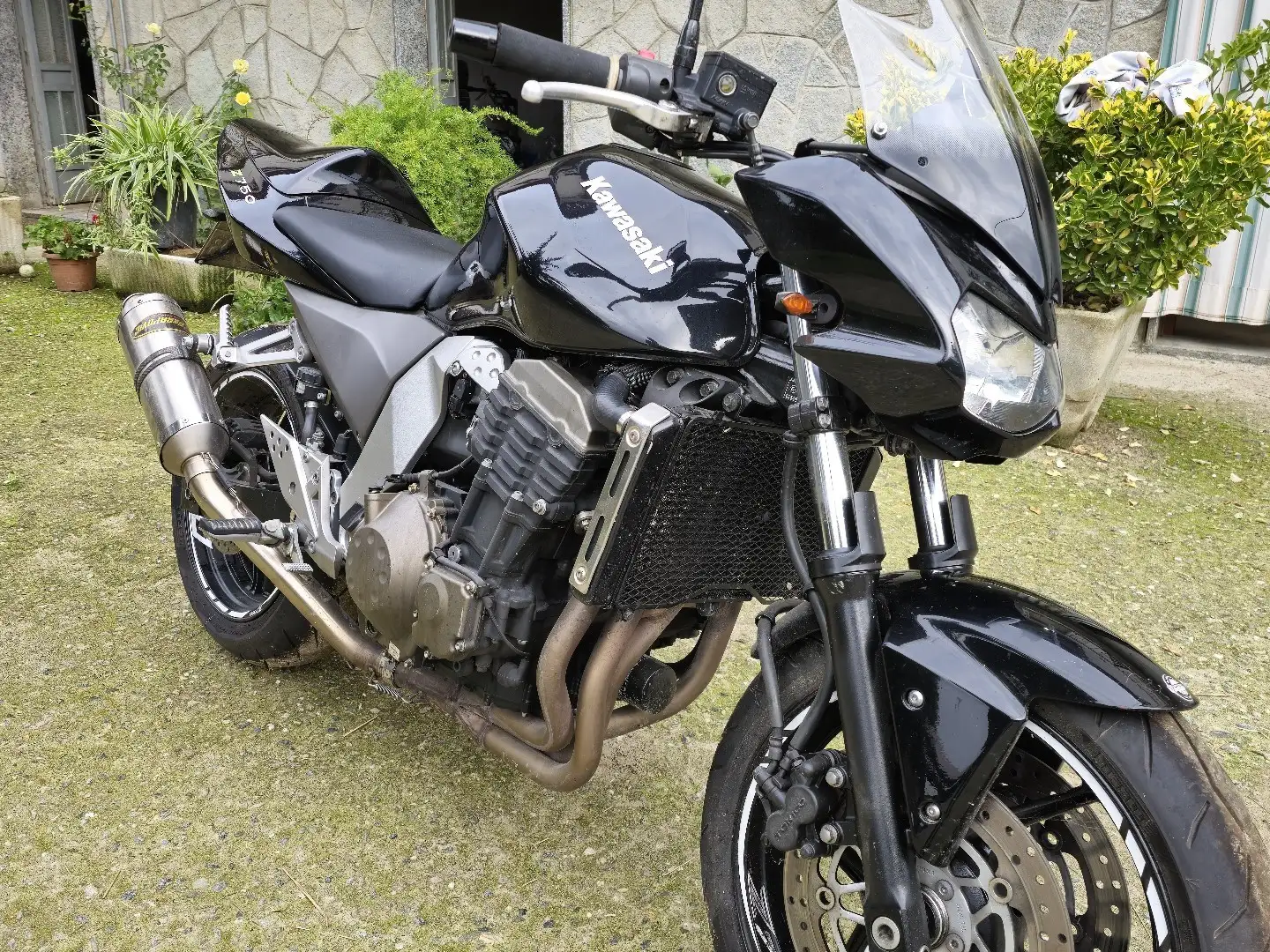 Kawasaki Z 750 Negro - 1