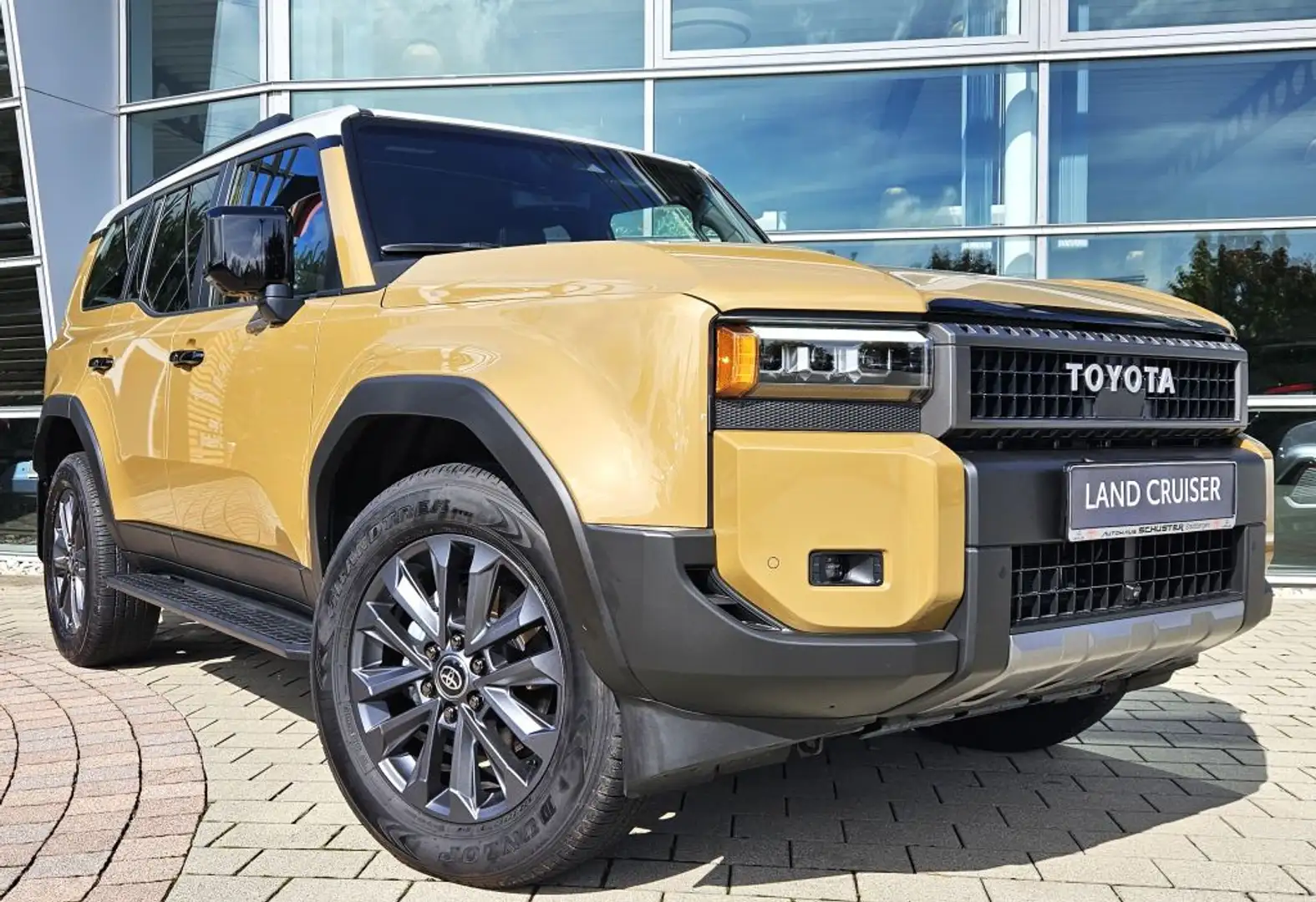 Toyota Land Cruiser Hybrid I-FORCE MAX PREMIUM Marrón - 2