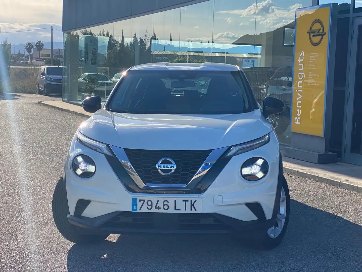Nissan Juke 1.0 DIG-T Acenta 4x2 114 Weiß - 1