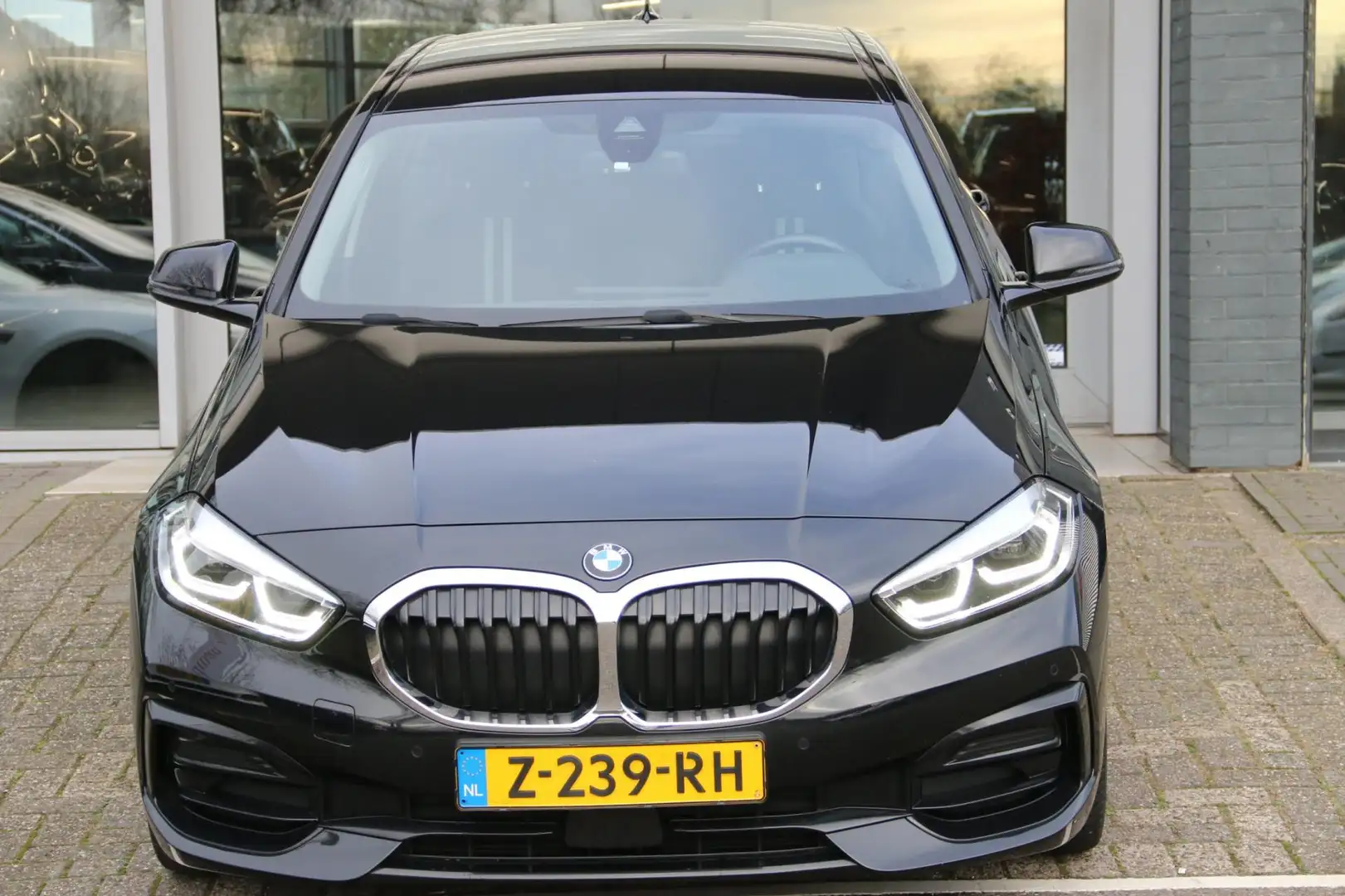 BMW 118 1-serie 118i AUTOMAAT NL-AUTO NAP DEALER OND. Zwart - 2