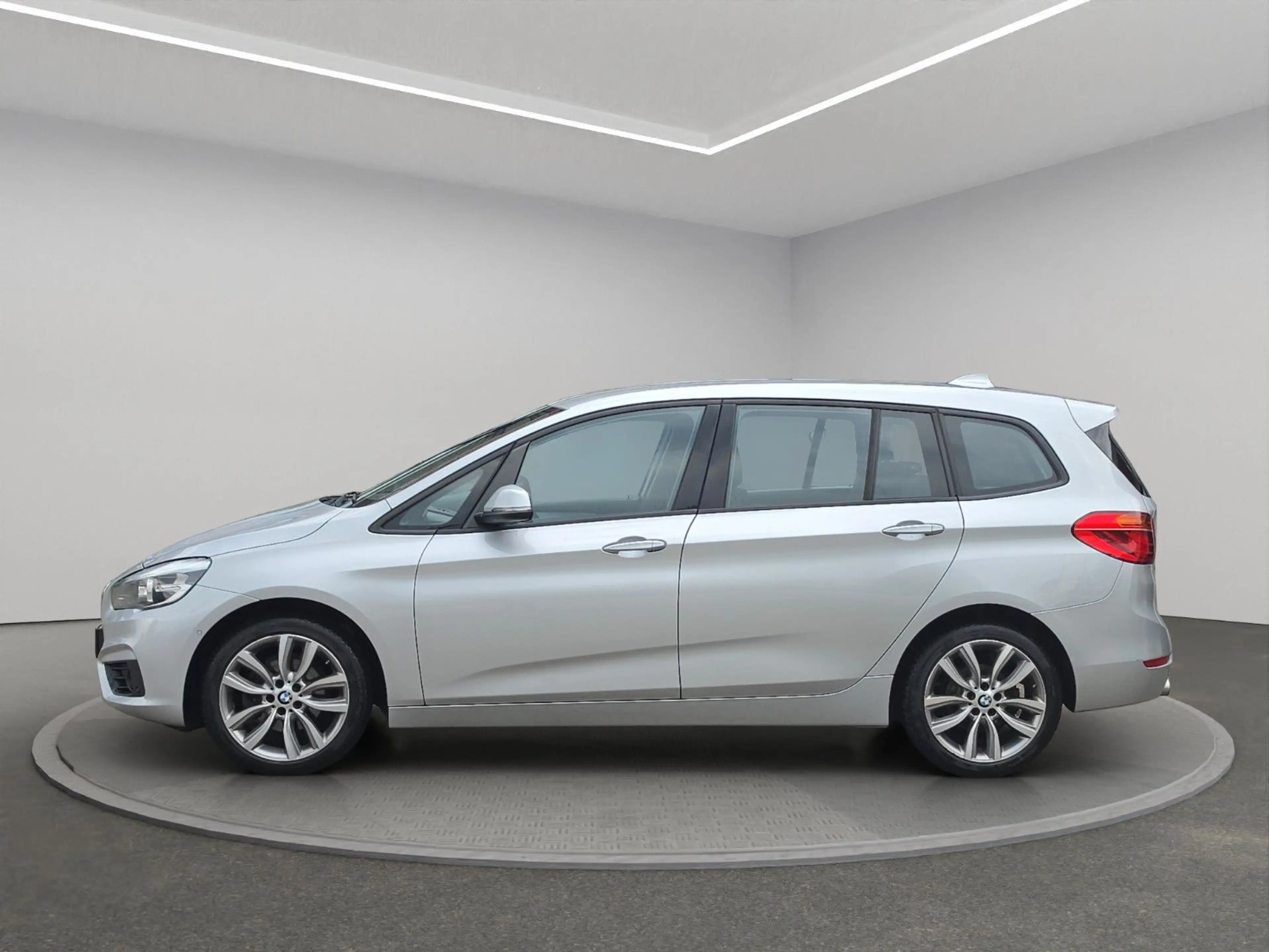 BMW 216 2 Gran Tourer 216 d Advantage — photo 6