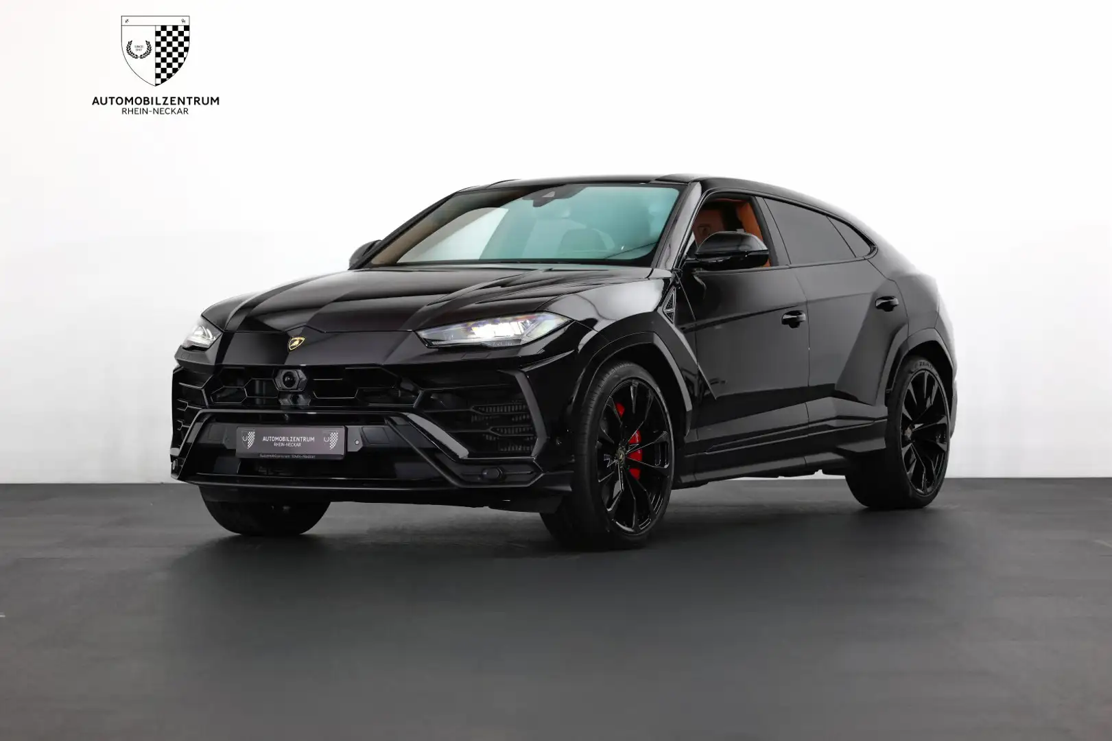 Lamborghini Urus Urus Akrapovic/23"/Elegante/AHK/B&O/AdPersonam Black - 1