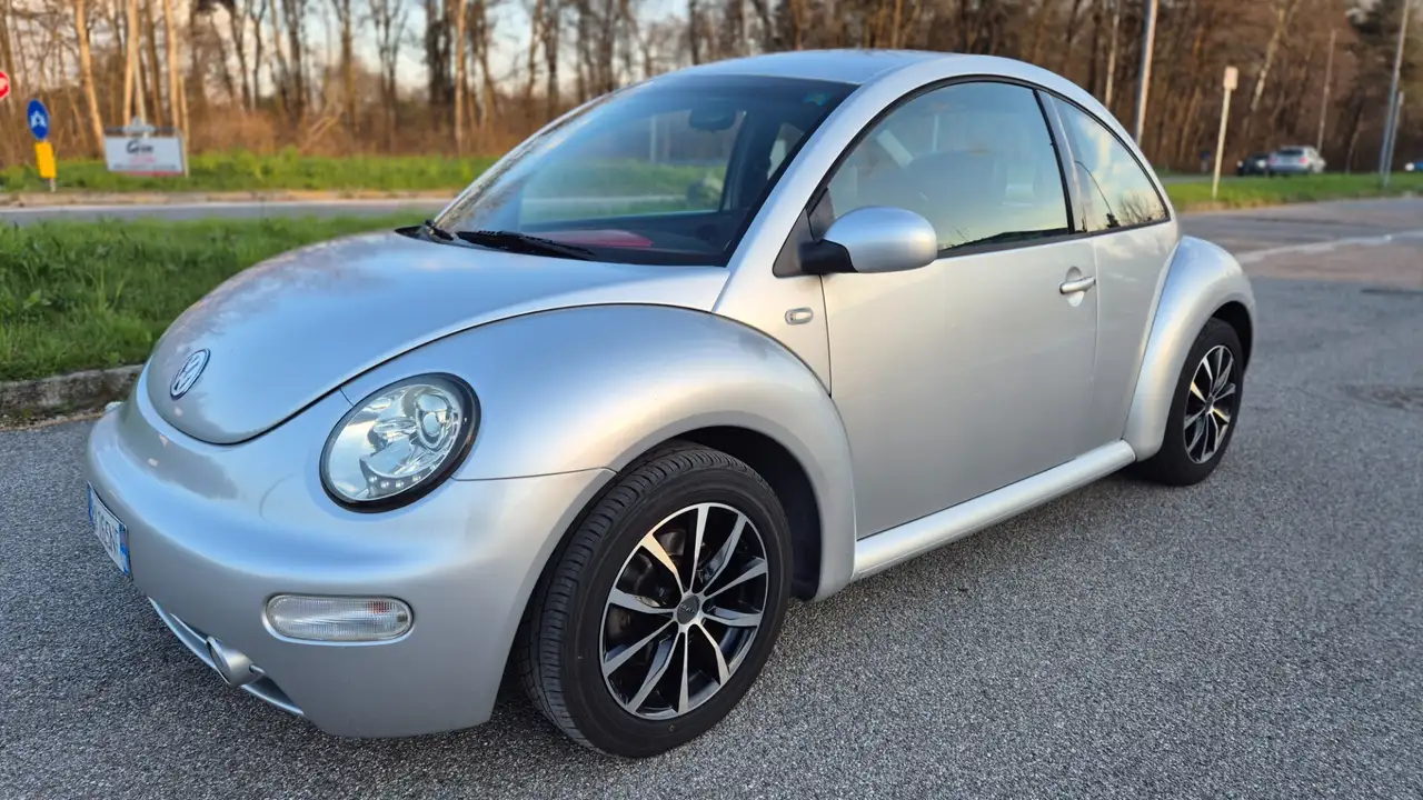 Volkswagen New Beetle 1.6, foto 1