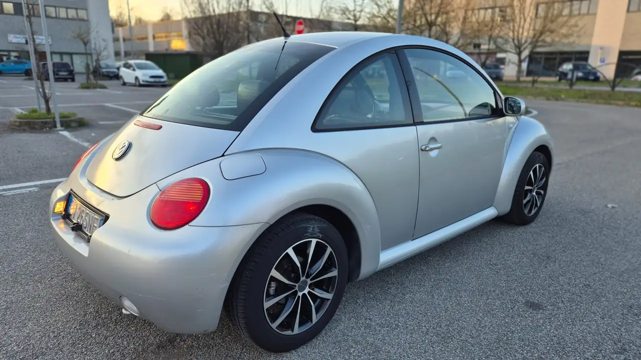 Volkswagen New Beetle 1.6, foto 4