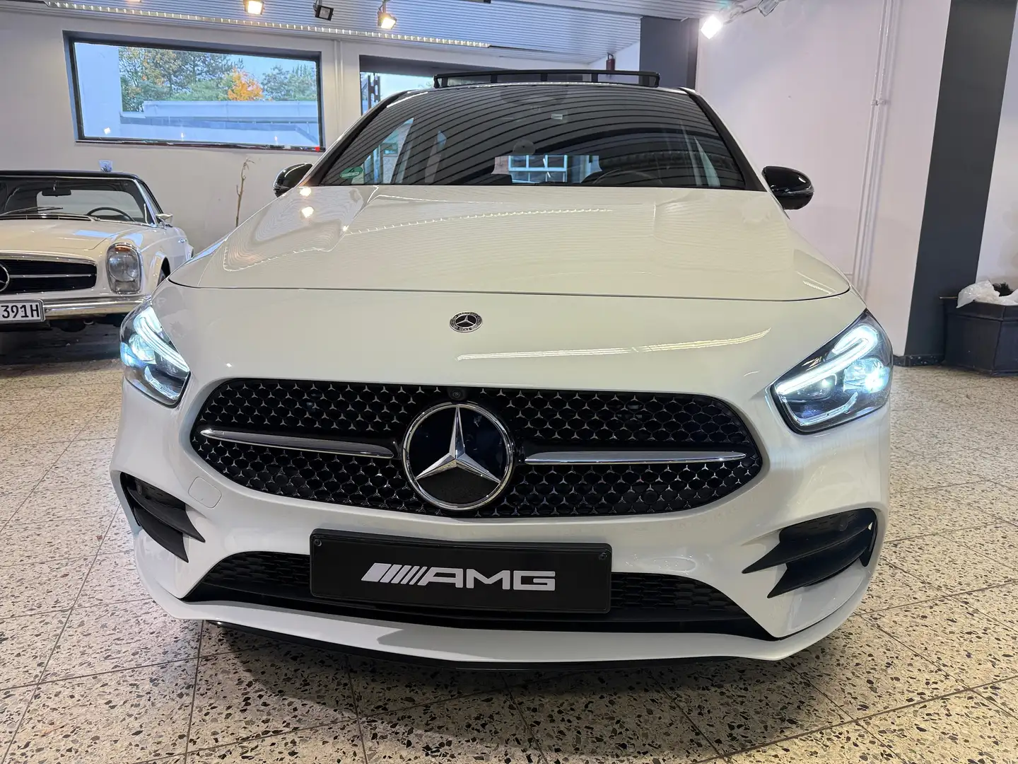 Mercedes-Benz B 200 AMG + NIGHT MBUX/MEMORY/AHK/PSD/TW/DISTRO/SPUR/360 Weiß - 2