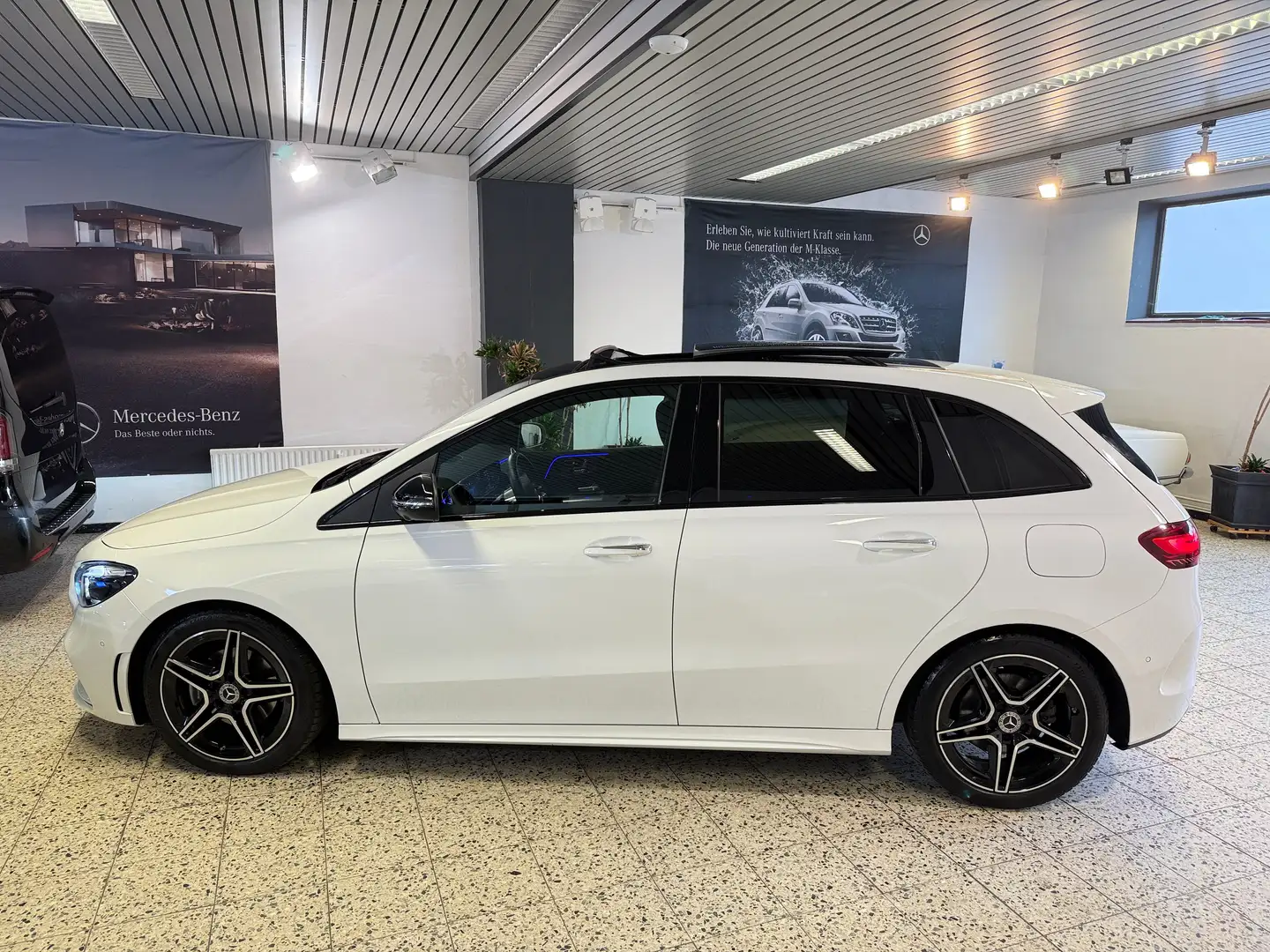 Mercedes-Benz B 200 AMG + NIGHT MBUX/MEMORY/AHK/PSD/TW/DISTRO/SPUR/360 Weiß - 1