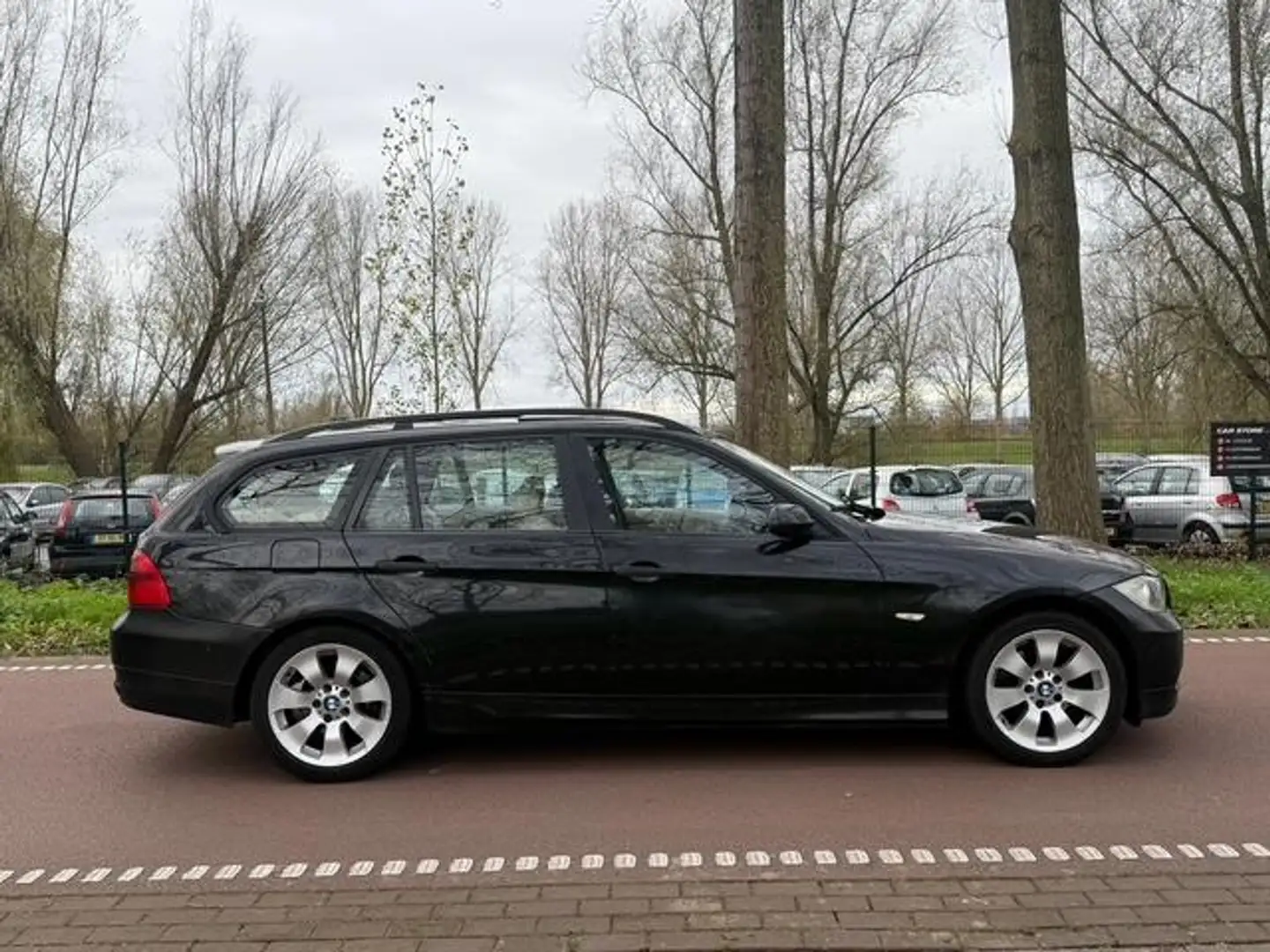 BMW 320 3-serie Touring 320d Dynamic Executive PANO!6BAK!G Czarny - 1
