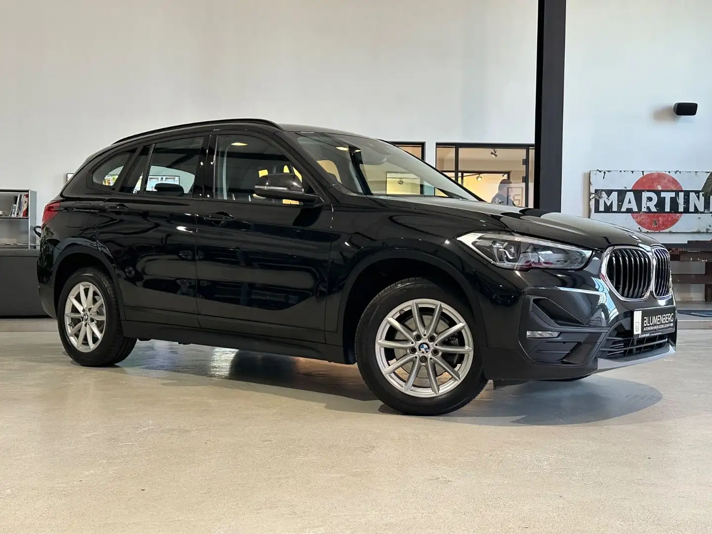 BMW X1 sDrive 18 i Advantage *Navi,PDC,Tempo.,LED* Schwarz - 2