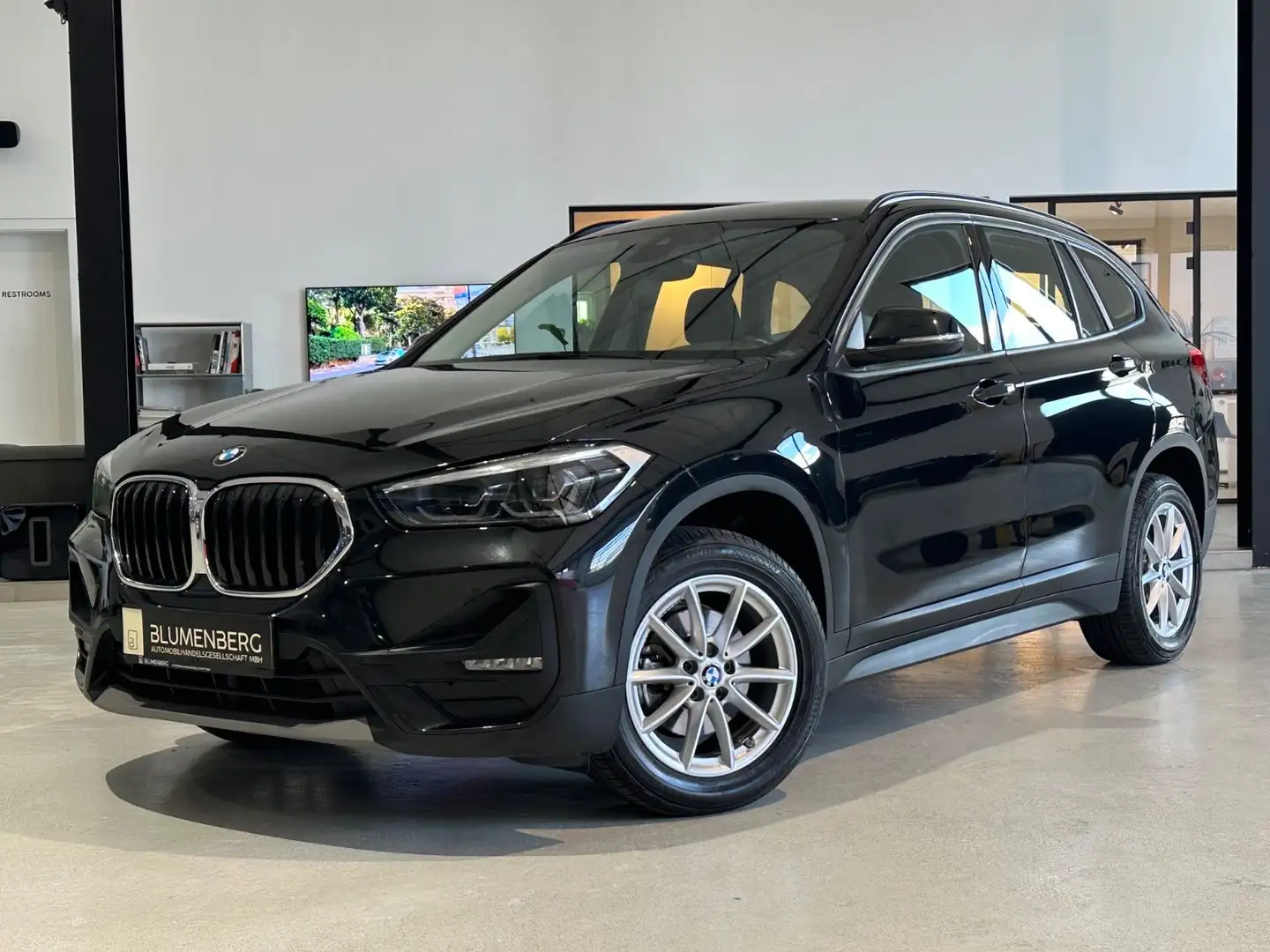 BMW X1 sDrive 18 i Advantage *Navi,PDC,Tempo.,LED* Schwarz - 1