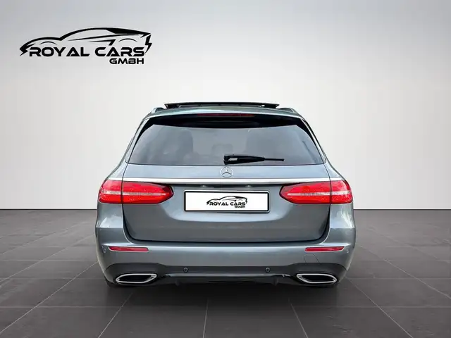Mercedes-Benz E-Class view 5