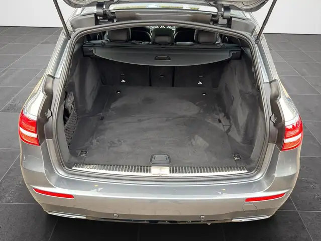 Mercedes-Benz E-Class view 8