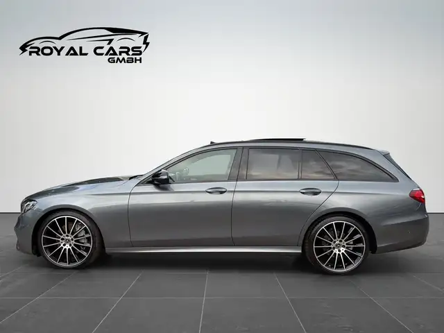 Mercedes-Benz E-Class view 4