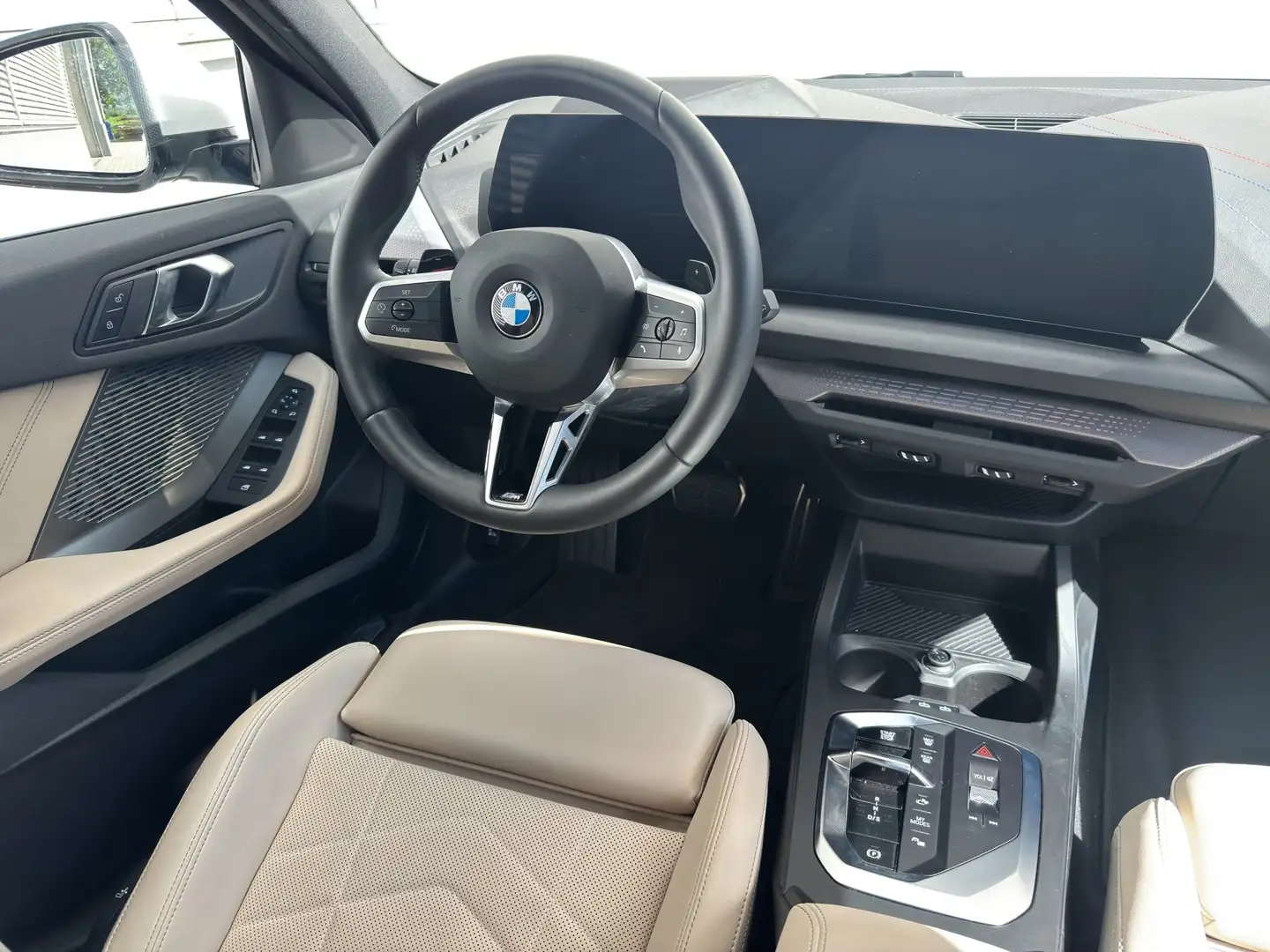 BMW 120 M Sportpaket LED Navi HUD DrivAs ParkAs+ SHZ Weiß - 2