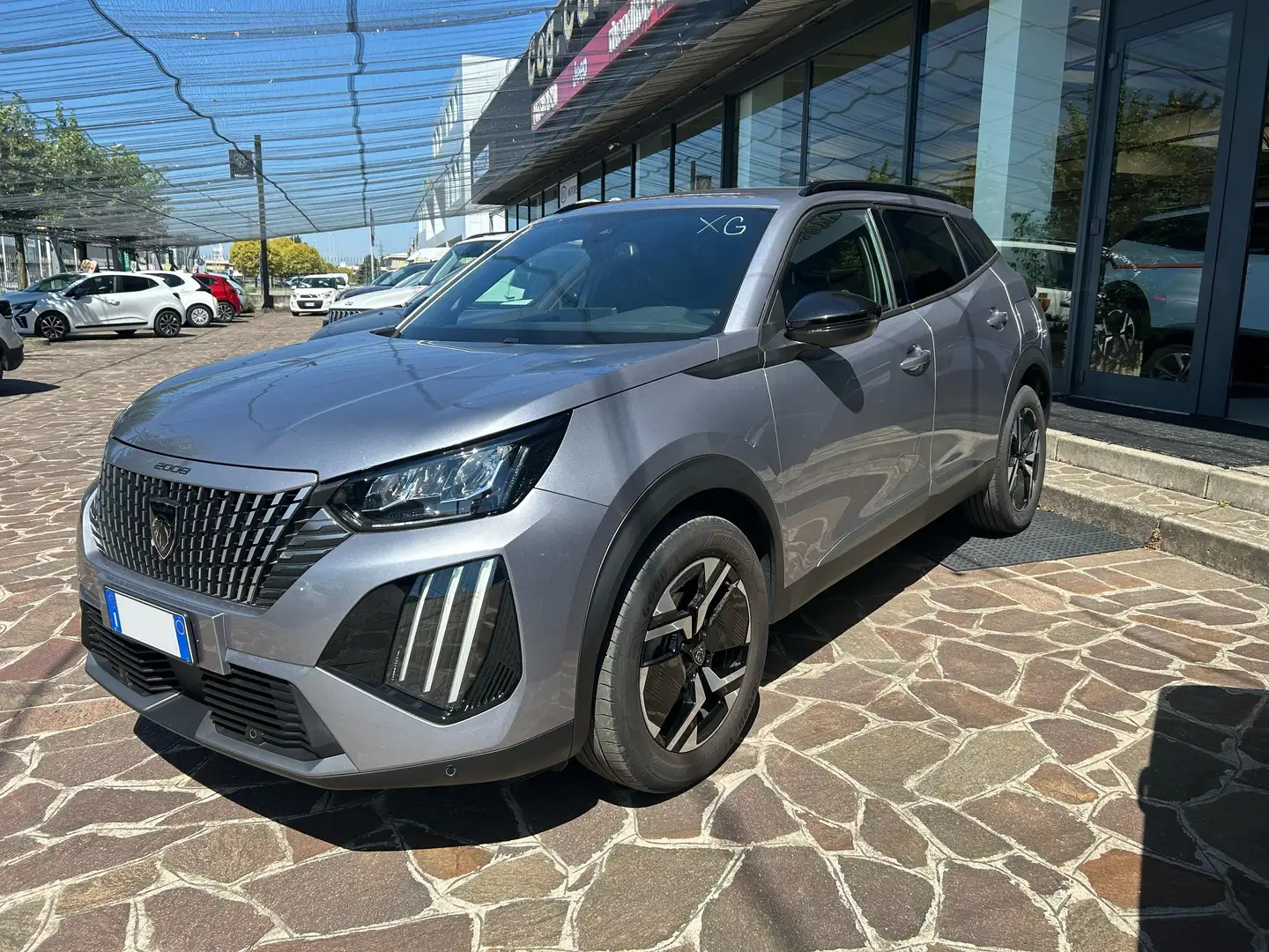 Peugeot 2008 2008 II 2023 1.2 puretech Allure 100CV Gris - 1