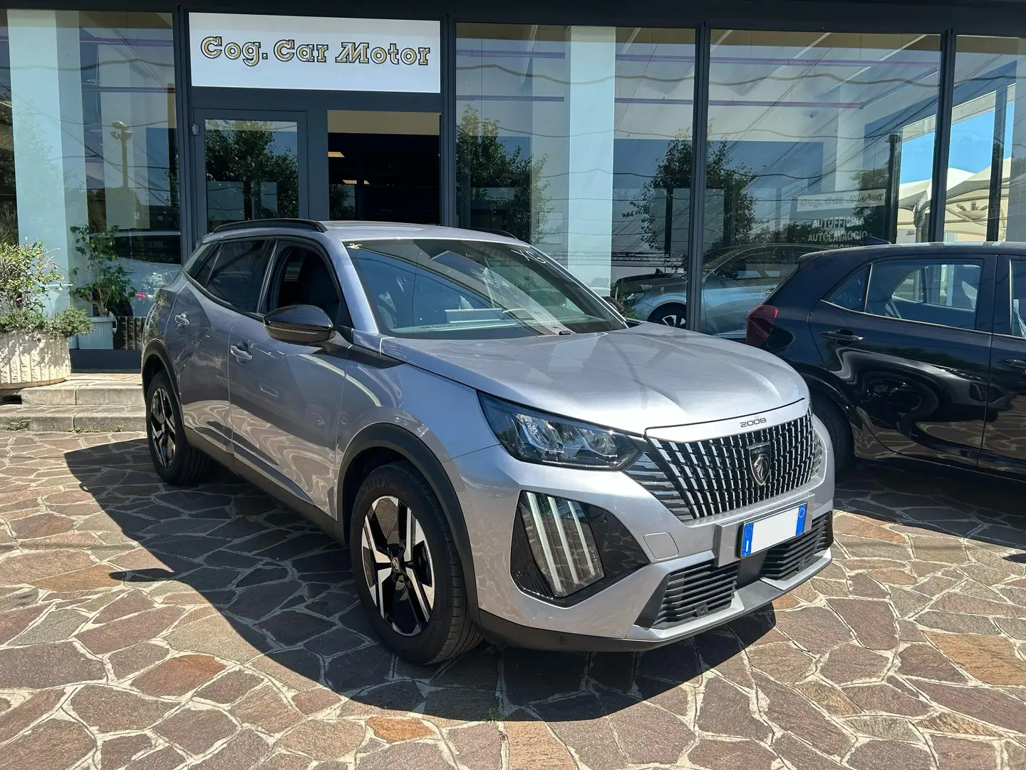 Peugeot 2008 2008 II 2023 1.2 puretech Allure 100CV Gris - 2