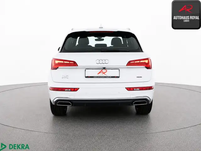 Audi Q5 view 4
