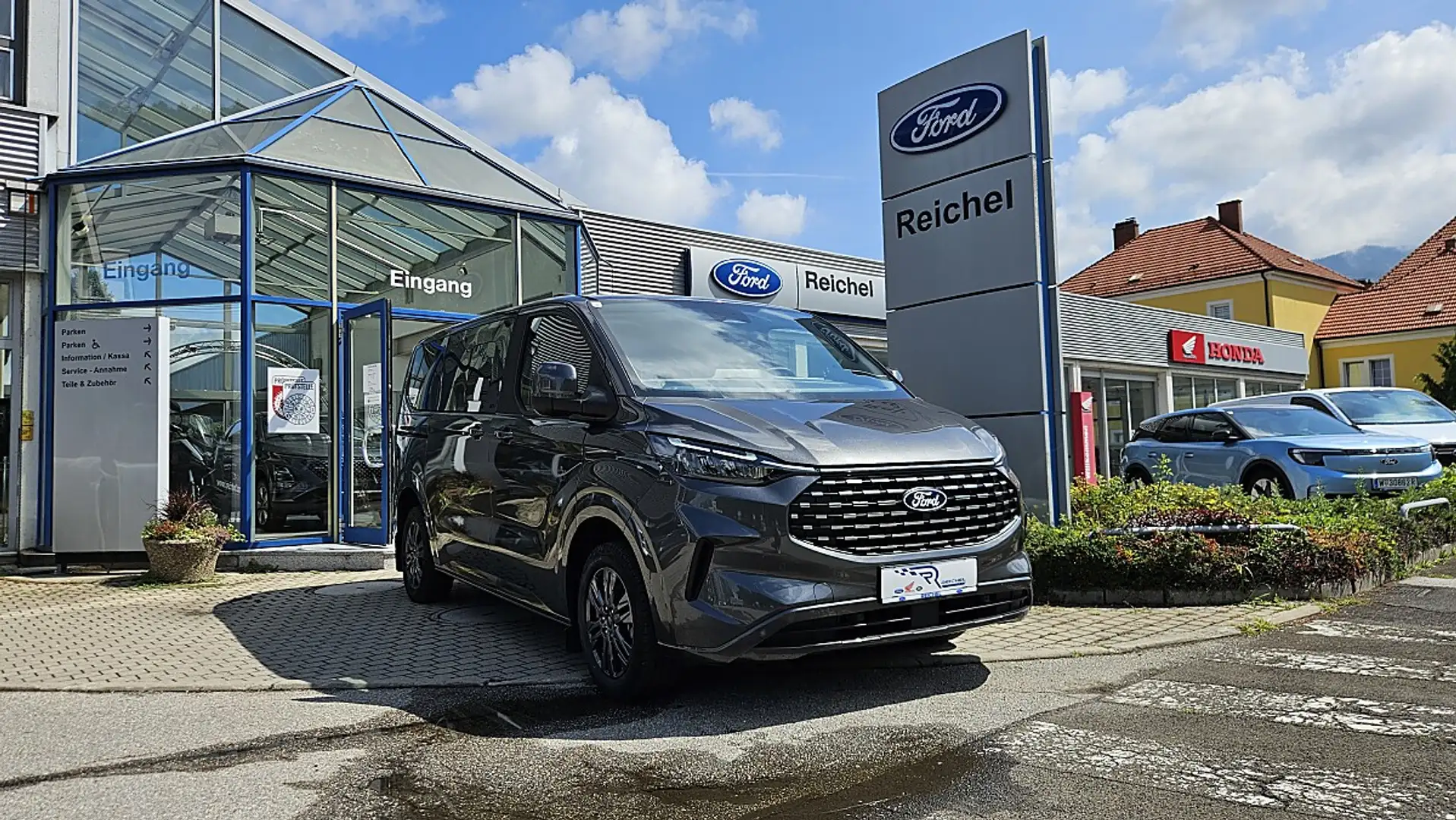 Ford Tourneo Custom Bus 2,0 EcoBlue 320 L1H1 FWD Titanium Aut. Grau - 1