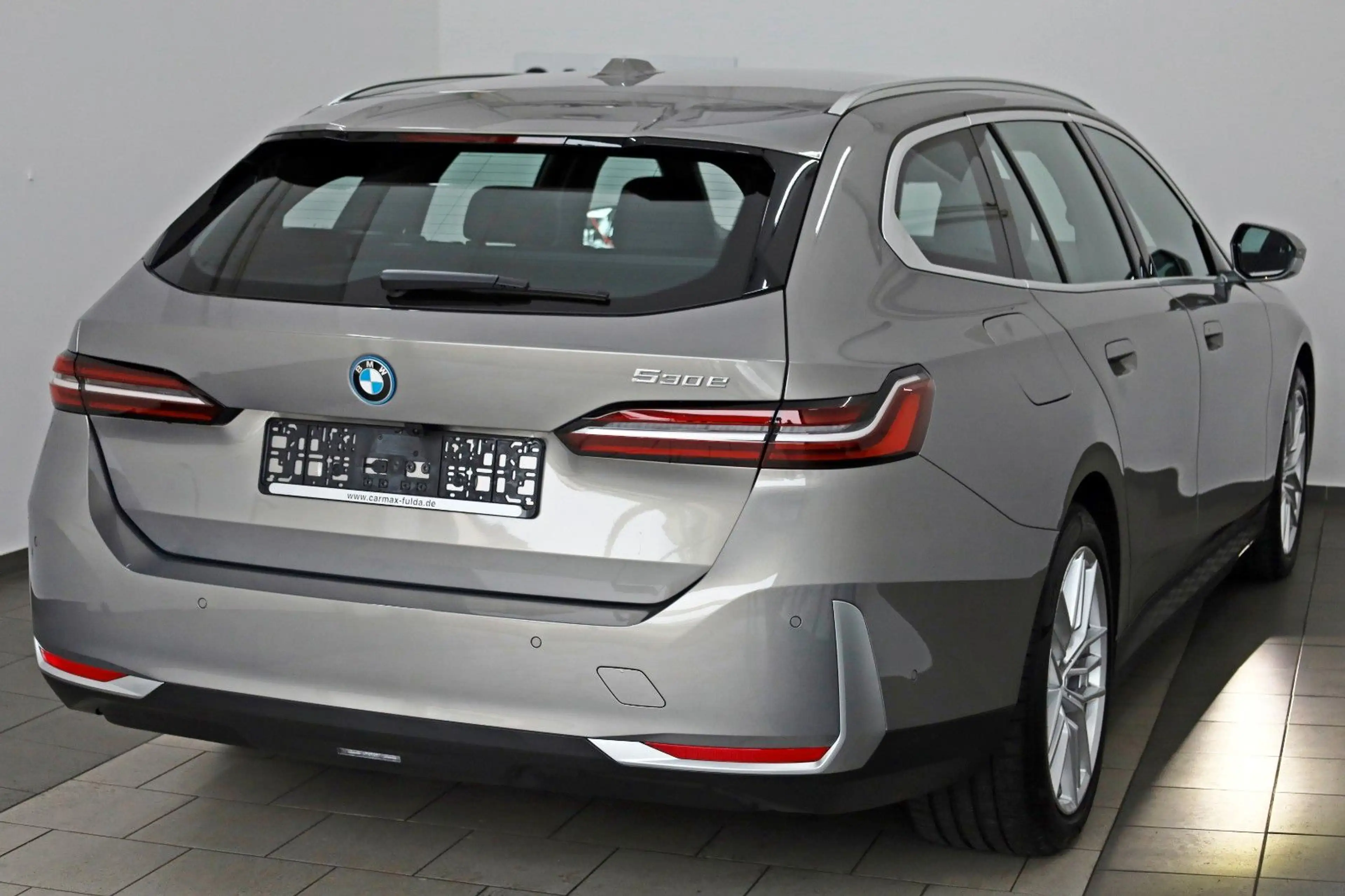 BMW 530 e Touring Leder,Navi,LED,H/K,Travel Paket,AHK — photo 2