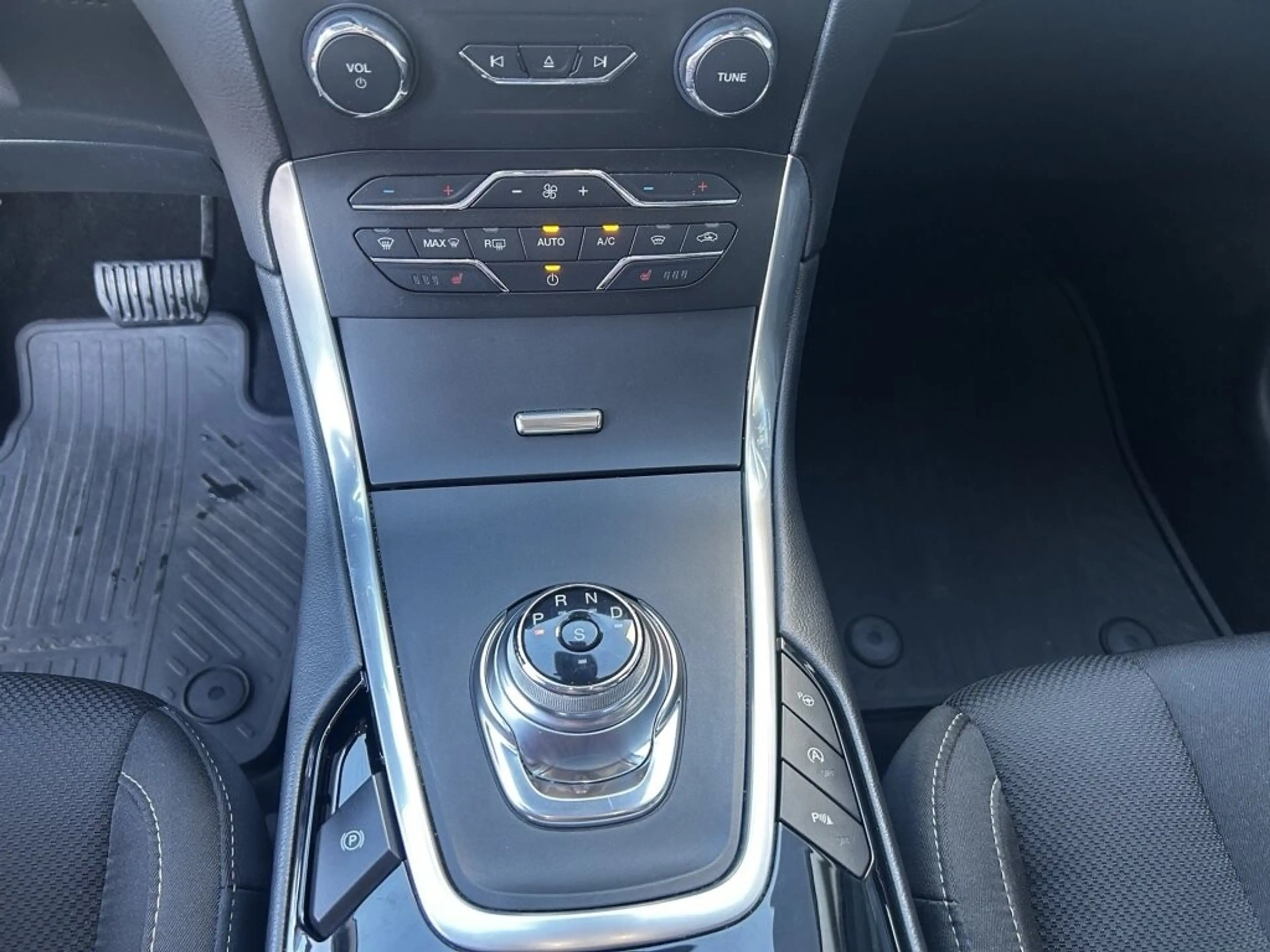 Ford S-Max S-MAX Titanium 2.0 EcoBlue SCR Aut. — photo 15