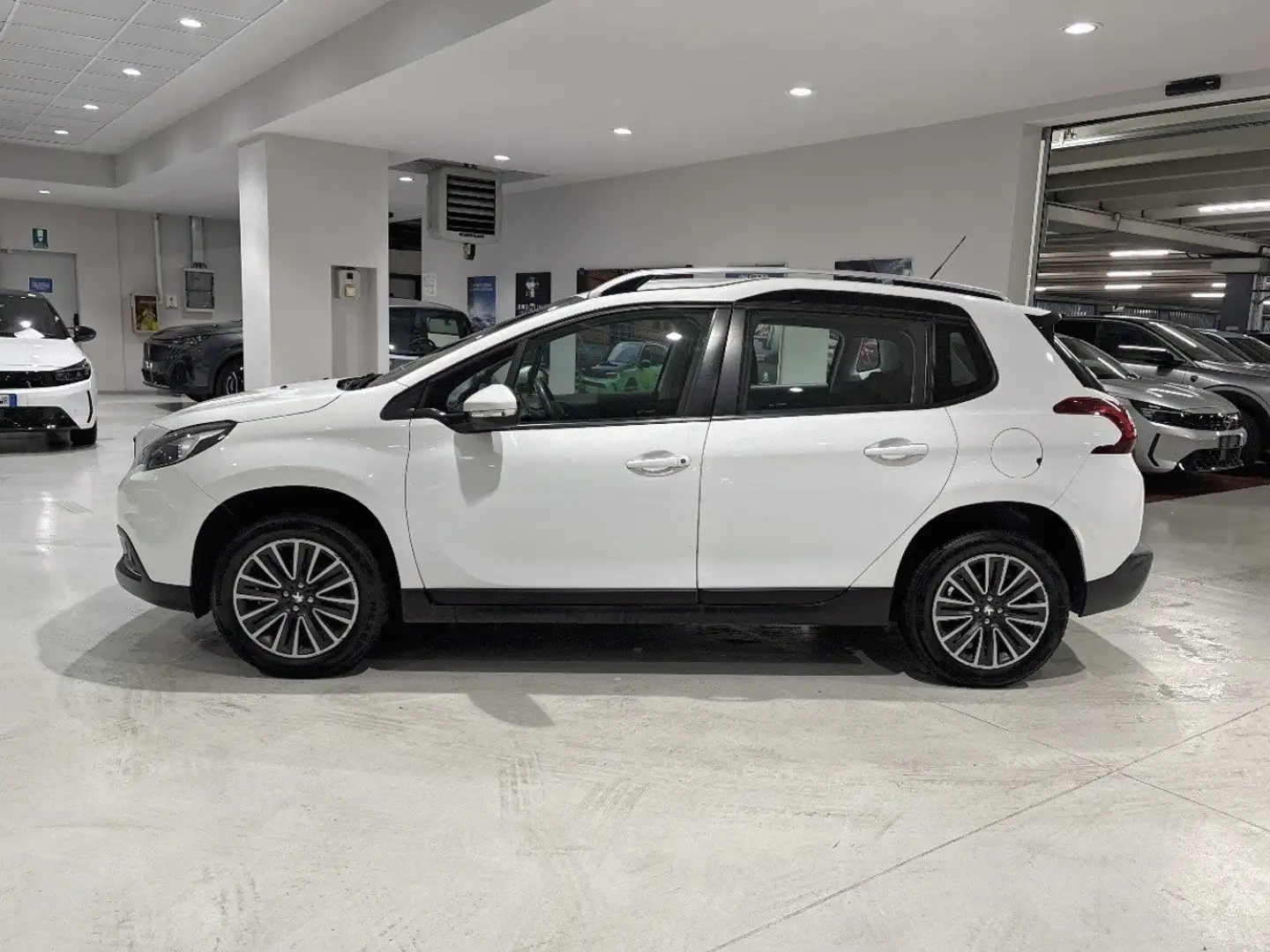 Peugeot 2008 PureTech 82 Active S/S Bianco - 2