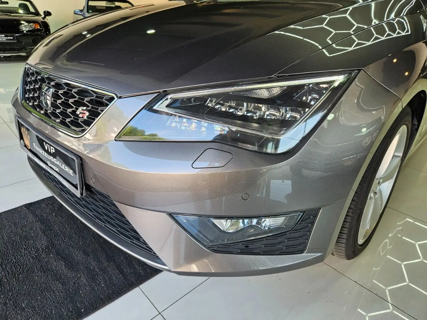 SEAT Leon ST FR,,1-Hand,,Pano,Leder,Navi,AHK,Scheckhe Gris - 2