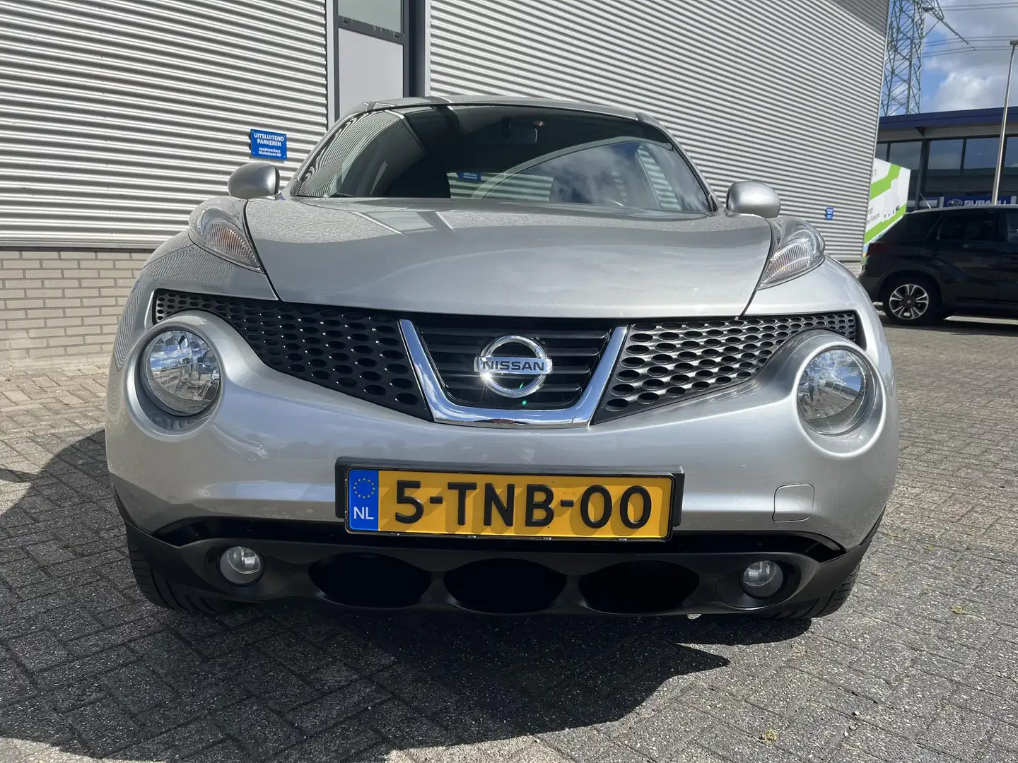 Nissan Juke 1.6 Connect Edition | Trekhaak | LM Velgen | Navi Grijs - 2