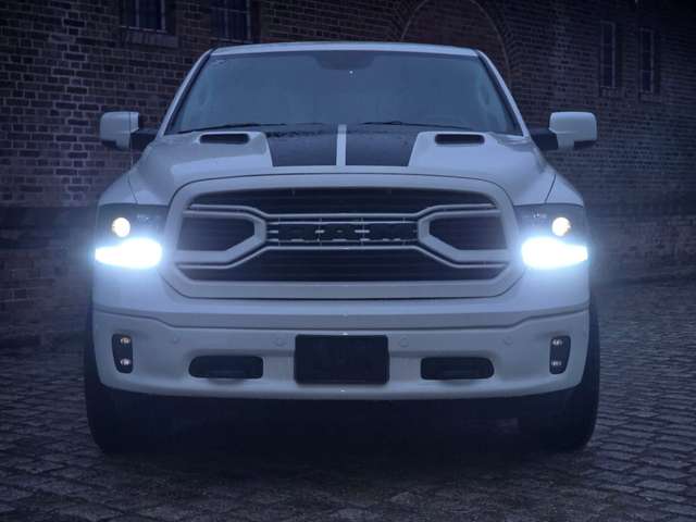 Imagine Dodge RAM Laramie,4x4 ,5.7 Hemi,Crew Cab