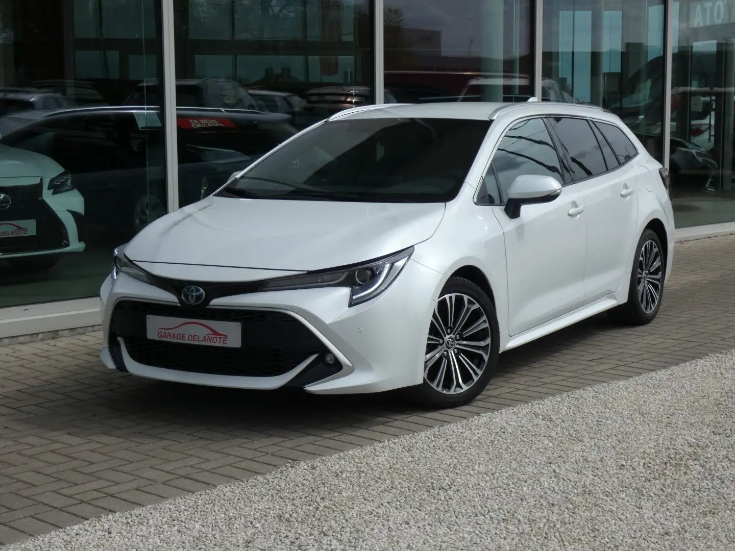 Toyota Corolla 1.8 Hybrid*PREMIUM* Trekhaak+Elektrische koffer Blanc - 2