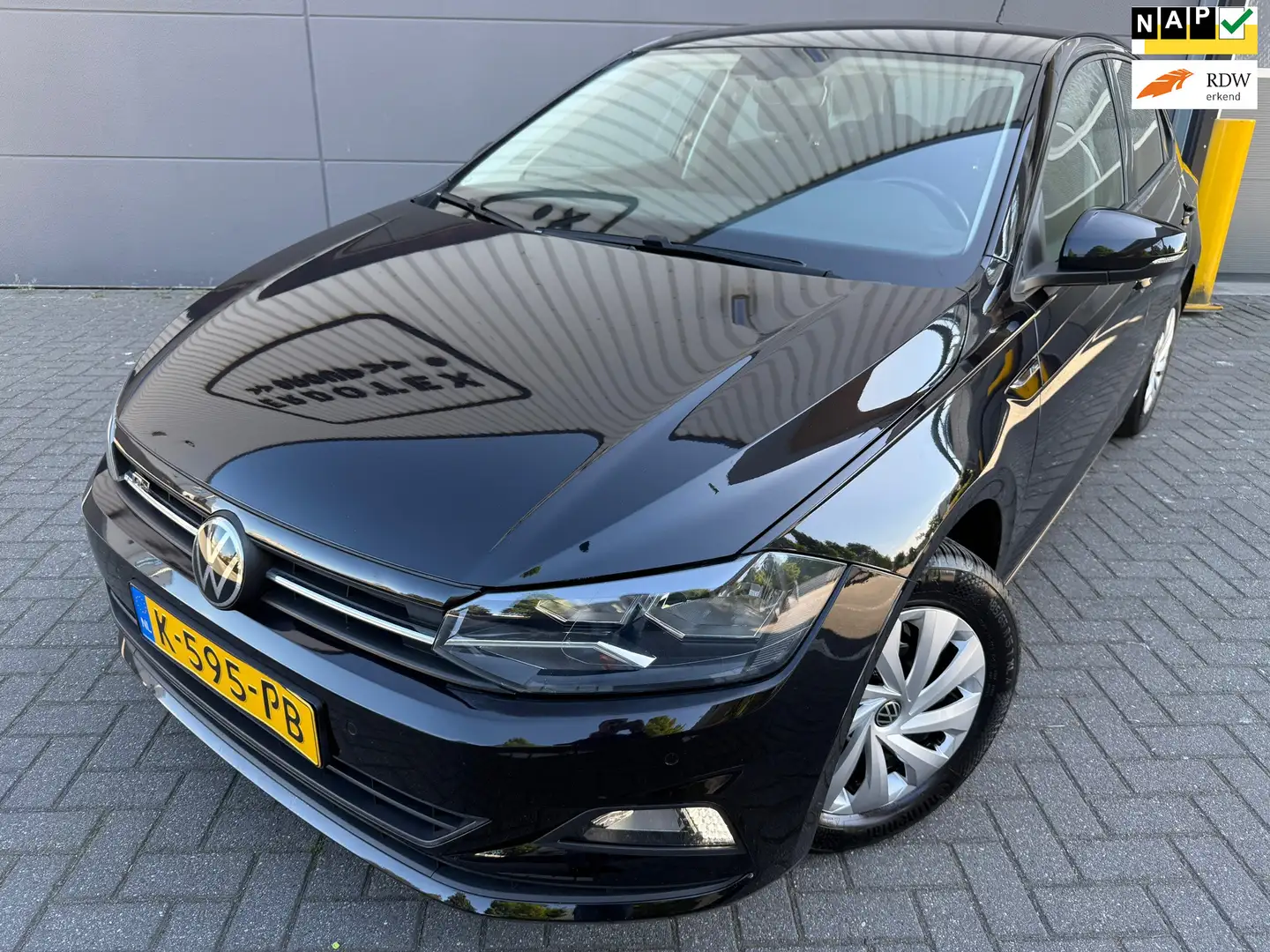 Volkswagen Polo 1.0 TSI R-LINE Business*CRUISE*APK*NAP*NAVI*CARPLY Zwart - 1