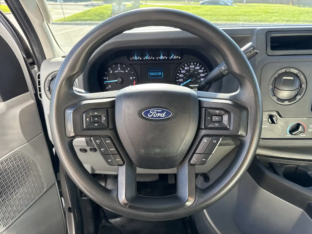 Ford E-Series Cutaway снимка Ford E-Series Cutaway