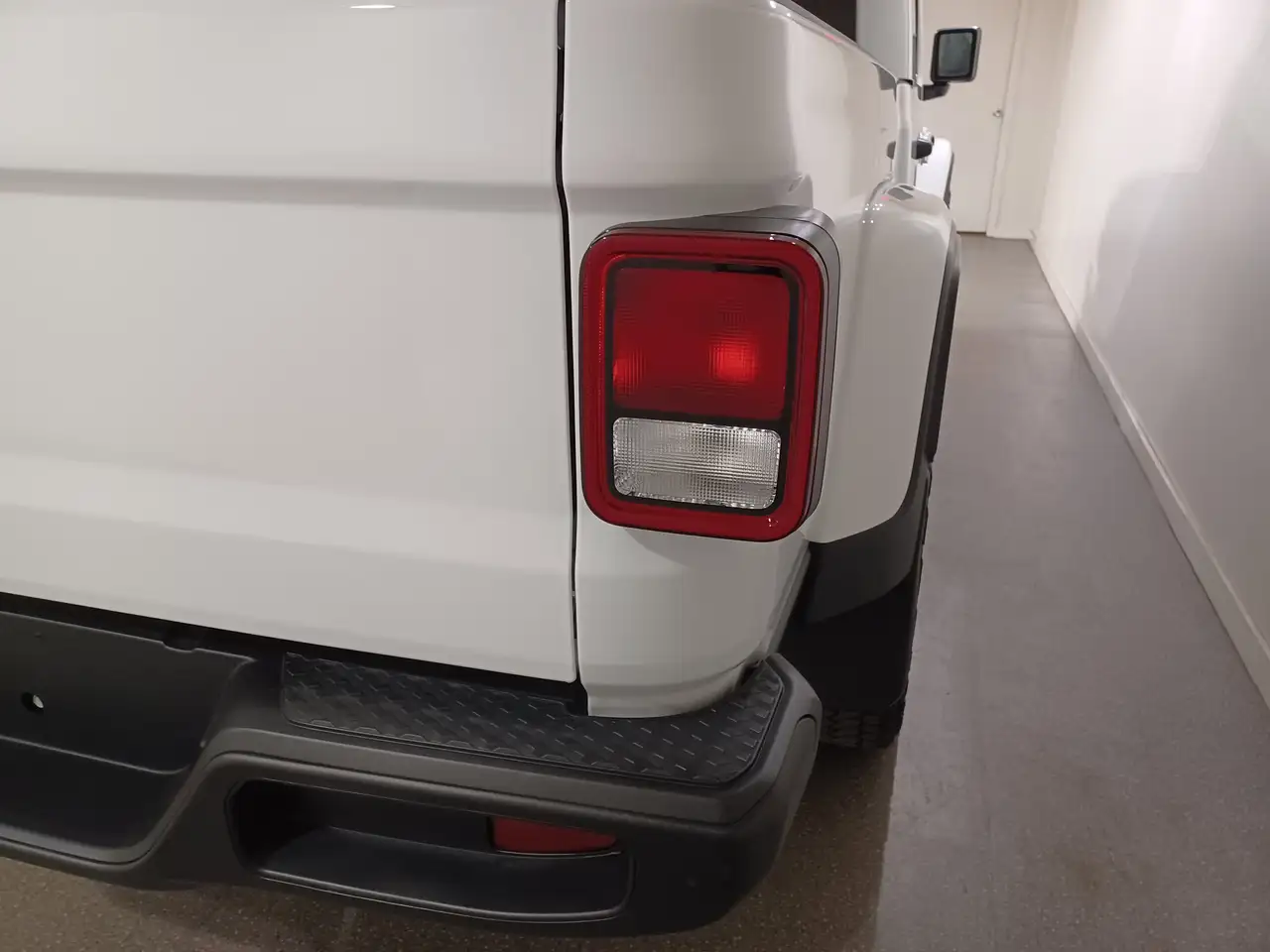 Jeep Gladiator photo Jeep Gladiator