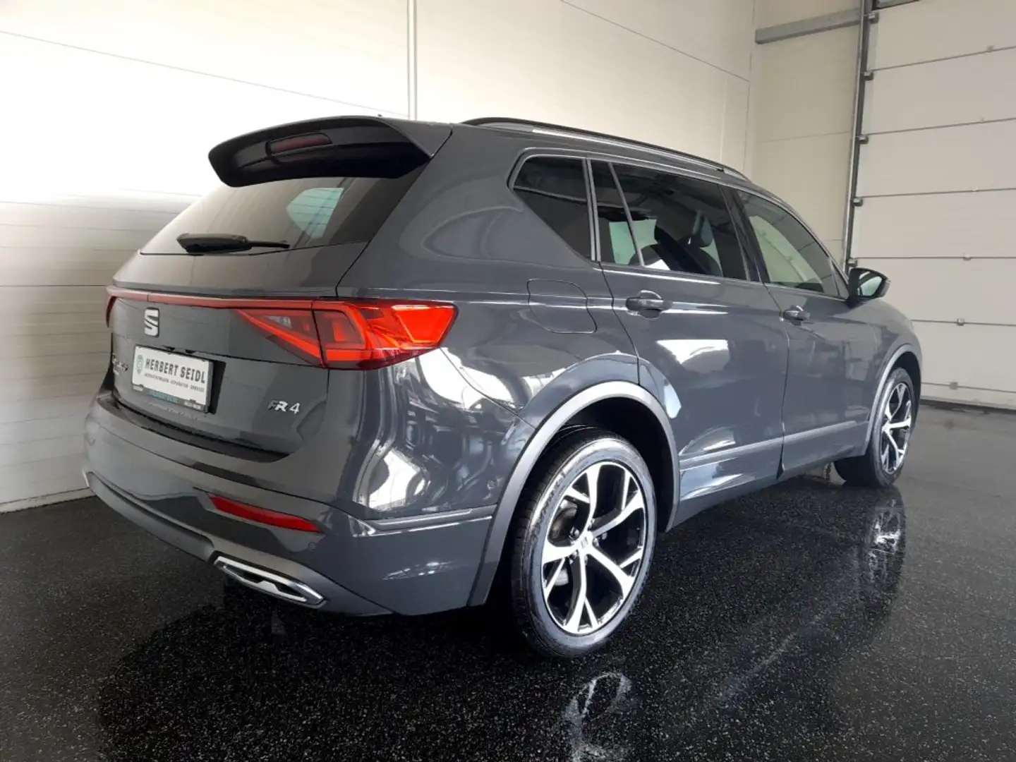 SEAT Tarraco FR-LINE 4x4 2,0 TDI DSG *7-SITZE / STANDHZG / SKY / LEDER / LED / VIRTUELL / NAVI / AHV & KAMERA / ACC* Grau - 2