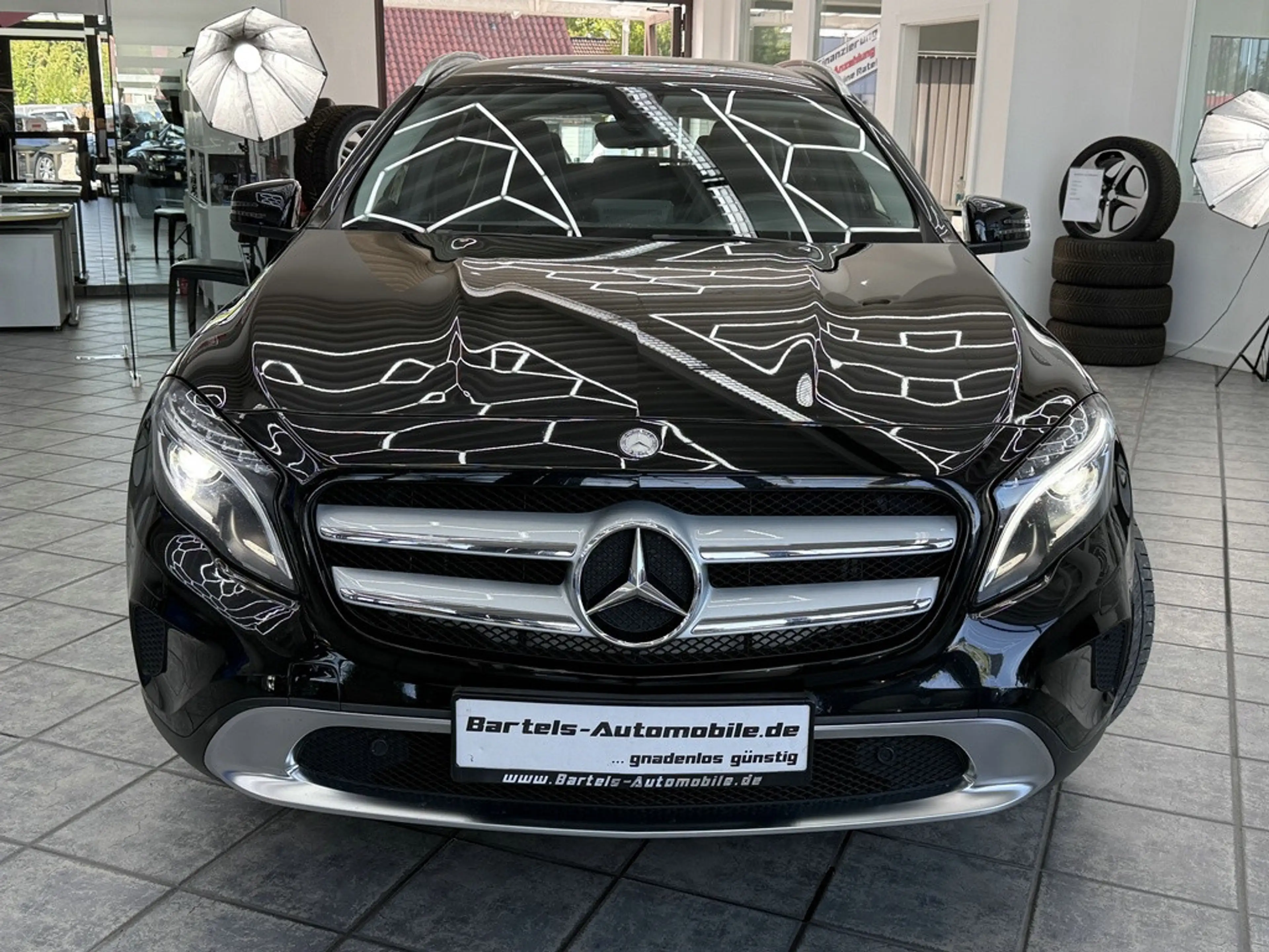 Mercedes-Benz GLA 180 CGI Urban, Leder, Navi, Bi-Xenon, Sitzh. — photo 3