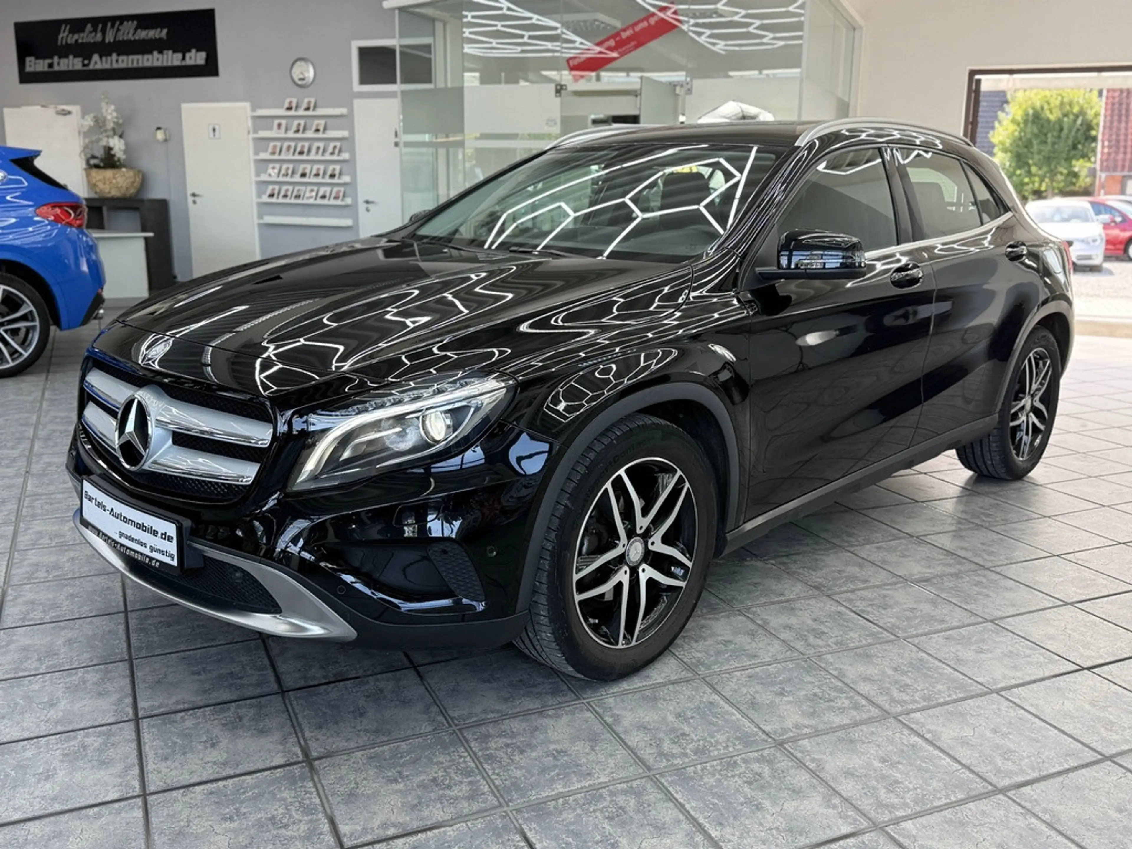 Mercedes-Benz GLA 180 CGI Urban, Leder, Navi, Bi-Xenon, Sitzh. — photo 4